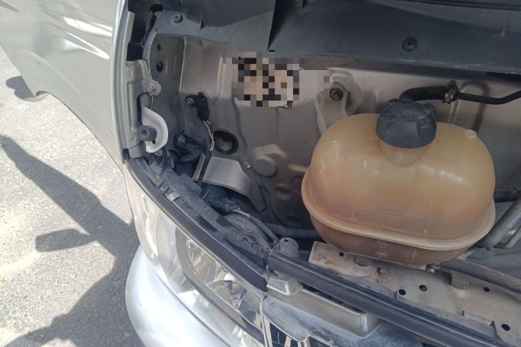 Used Joylong A6 2015 2.8T Luxury Version JE4D28A Engine Bay Right