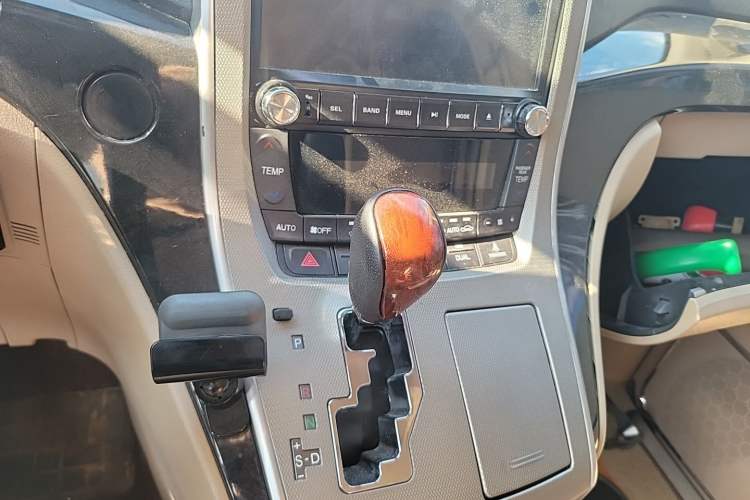 Used Joylong iFly 2014 2.4L Luxury Model Audio And AC Panel