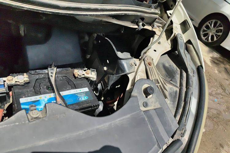 Used Joylong iFly 2017 2.4L Automatic Supreme Model Engine Bay Left