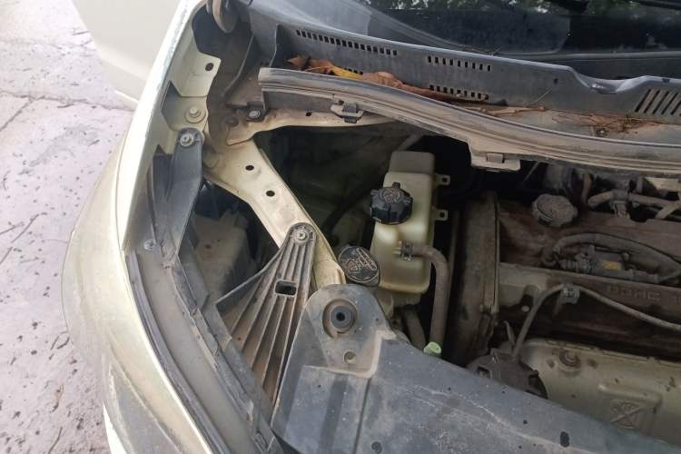 Used Joylong iFly 2017 2.0L Manual Standard Edition Engine Bay Right