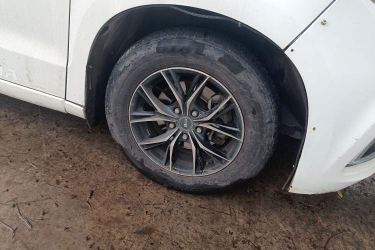Used Joylong iFly 2017 2.0L Manual Standard Edition Right Front Wheel Hub