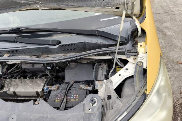 Used Joylong iFly 2017 2.4L Automatic Standard Edition Engine Bay Left