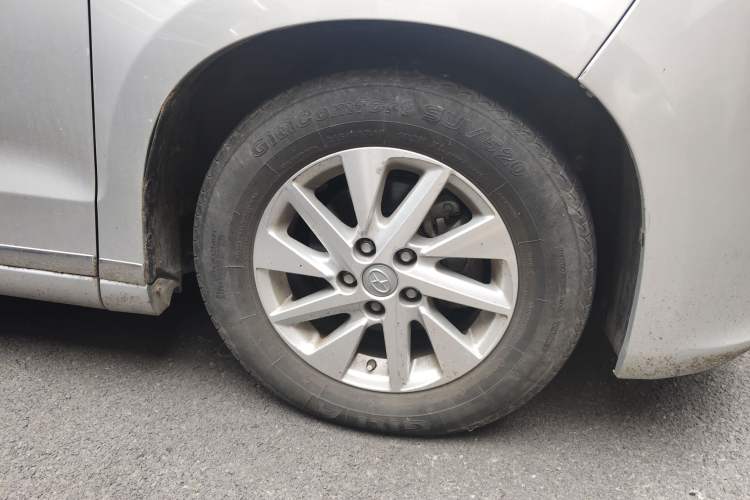 Used Joylong iFly 2018 2.0T Dual-Clutch Luxury Version Right Front Wheel Hub
