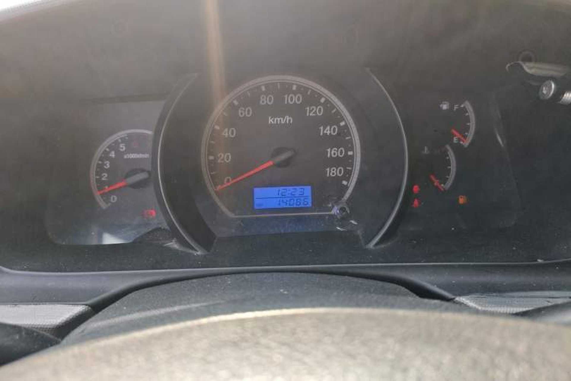 Used Joylong Large MPV 2012 2.4L Gasoline Happy Journey 4RB2 Odometer Close Up