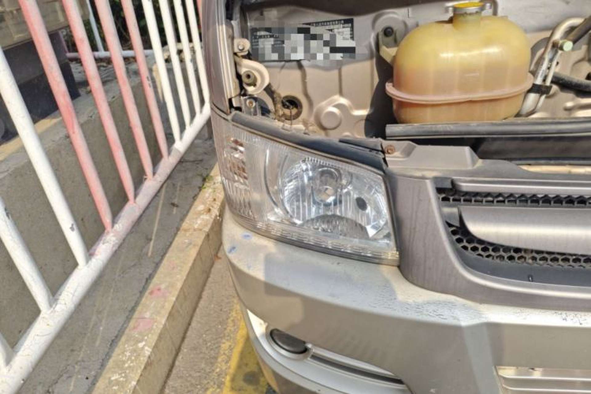 Used Joylong Large MPV 2012 2.4L Gasoline Happy Journey 4RB2 Right Front Headlight