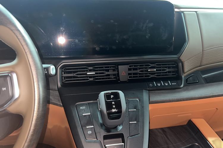 Used Juntian Black Warrior Youth 2025 2.0T Gasoline Top-of-the-Line Version Audio And AC Panel