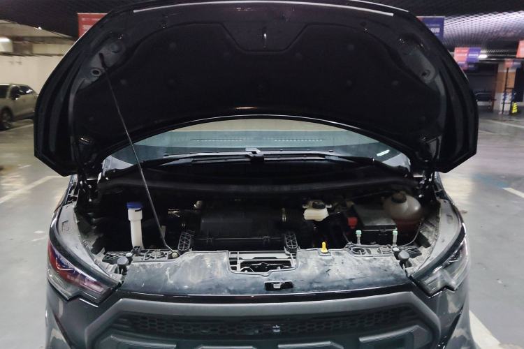 Used Juntian Black Warrior Youth 2025 2.0T Gasoline Top-of-the-Line Version Engine Bay