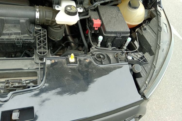 Used Juntian Black Warrior Youth 2023 2.0T Gasoline Standard Edition Engine Bay Left