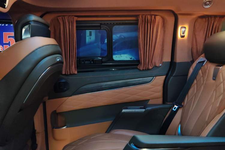 Used Juntian Black Warrior Youth 2025 2.0T Gasoline Top-of-the-Line Version Right Rear Door Interior