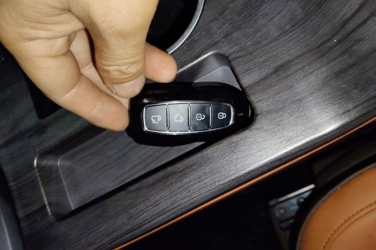 Used Juntian Black Warrior Youth 2025 2.0T Gasoline Top-of-the-Line Version Vehicle Key