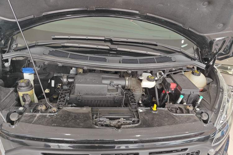 Used Juntian Black Warrior Youth 2022 2.0T Top-of-the-Line Version Engine Bay