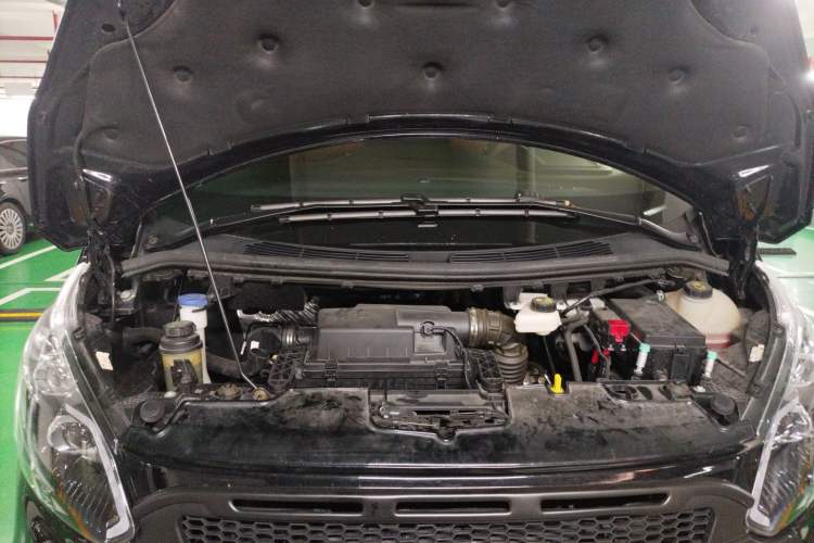 Used Juntian Black Warrior Youth 2022 2.0T Top-of-the-Line Version Engine Bay