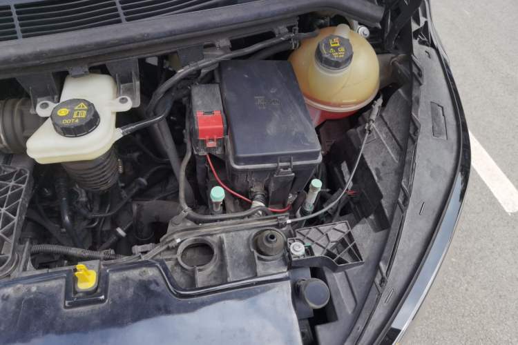 Used Juntian Black Warrior Youth 2023 2.0T Gasoline Standard Edition Engine Bay Left