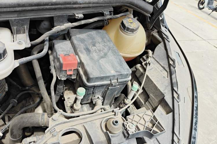 Used Juntian Black Warrior Youth 2023 2.0T Gasoline Standard Edition Engine Bay Left