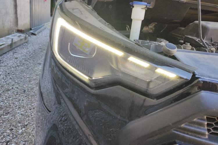 Used Juntian Black Warrior Youth 2023 2.0T Gasoline Standard Edition Right Front Headlight