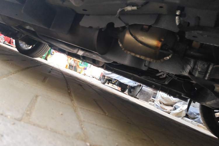 Used Juntian Black Warrior Youth 2025 2.0T Gasoline Chasing Light Edition Chassis Front Right