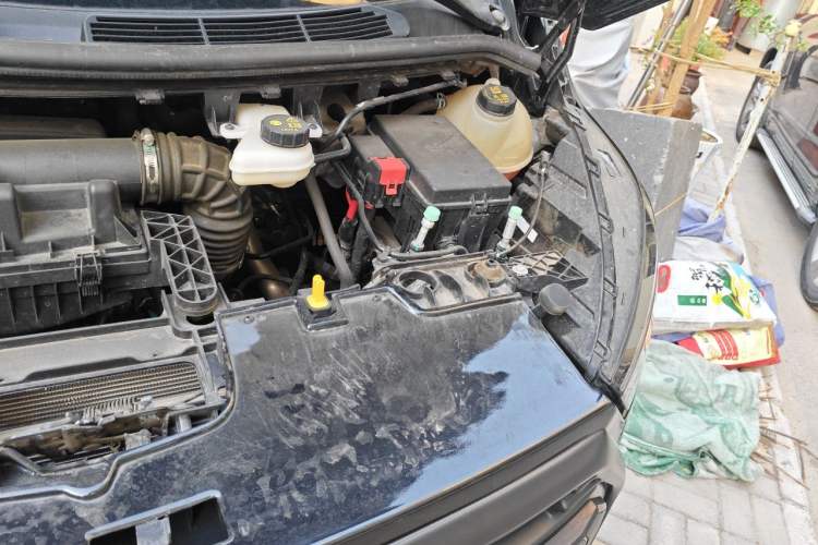 Used Juntian Black Warrior Youth 2025 2.0T Gasoline Chasing Light Edition Engine Bay Left