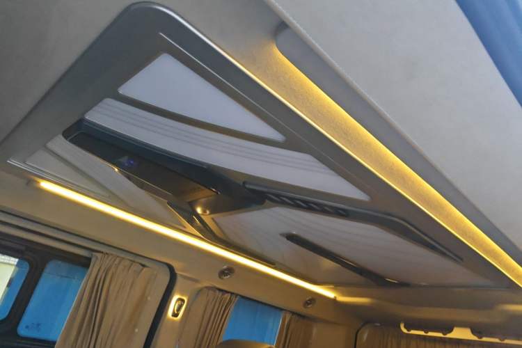 Used Juntian Black Warrior Youth 2025 2.0T Gasoline Chasing Light Edition Headliner