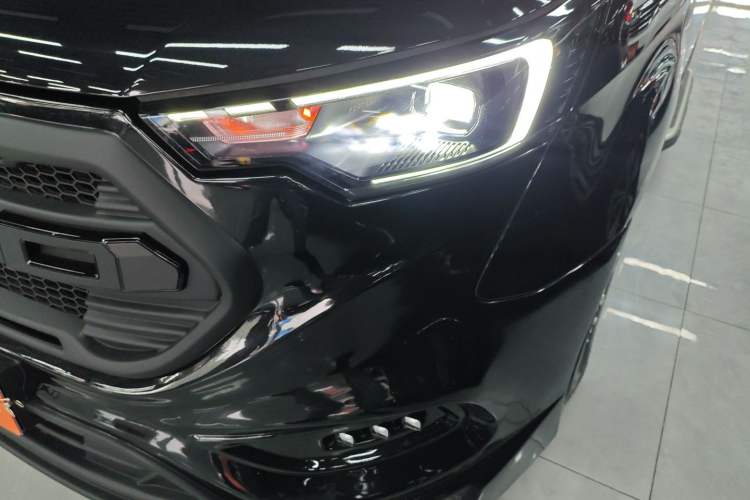 Used Juntian Black Warrior Youth 2025 2.0T Gasoline Top-of-the-Line Version Left Front Headlight