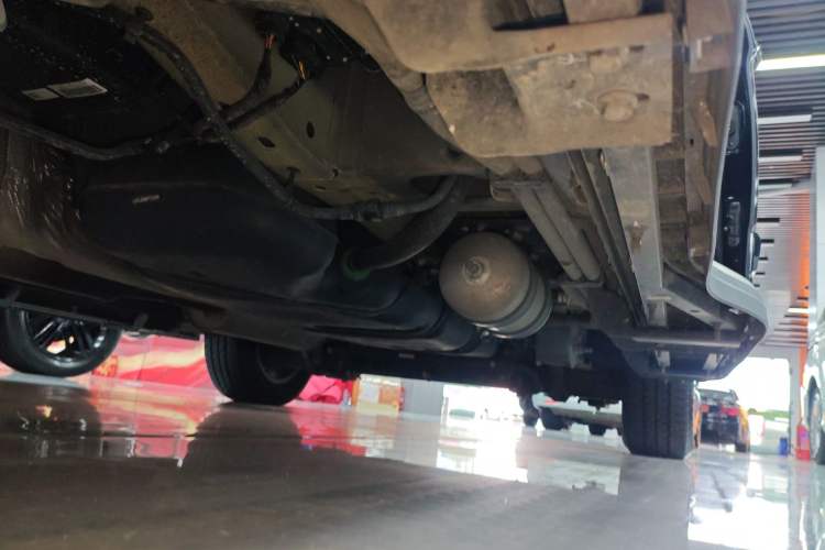 Used Juntian Black Warrior Youth 2025 2.0T Gasoline Top-of-the-Line Version Left Side Sill