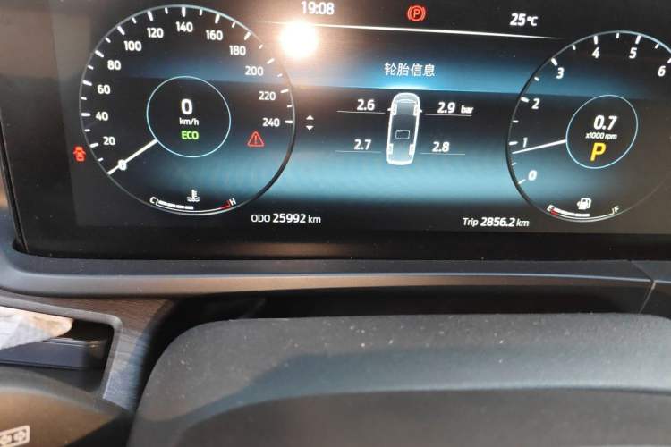 Used Juntian Black Warrior Youth 2025 2.0T Gasoline Chasing Light Edition Odometer Close Up