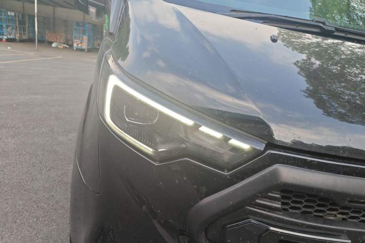 Used Juntian Black Warrior Youth 2025 2.0T Gasoline Top-of-the-Line Version Right Front Headlight