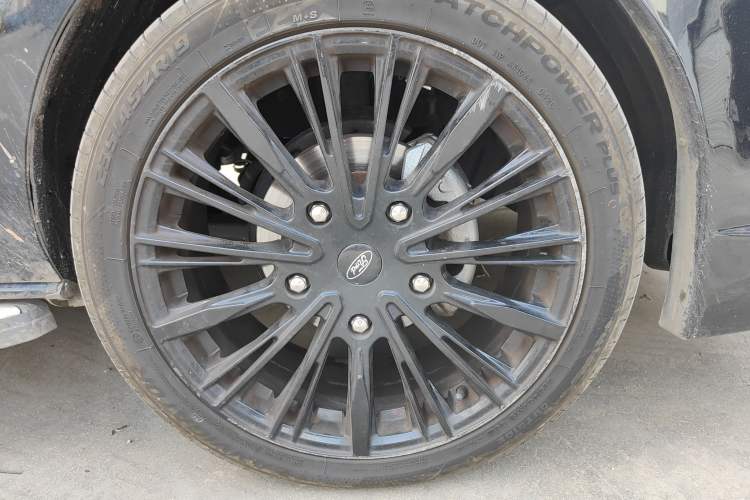 Used Juntian Black Warrior Youth 2025 2.0T Gasoline Top-of-the-Line Version Right Front Wheel Hub