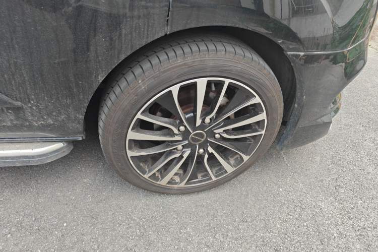 Used Juntian Black Warrior Youth 2025 2.0T Gasoline Top-of-the-Line Version Right Front Wheel Hub
