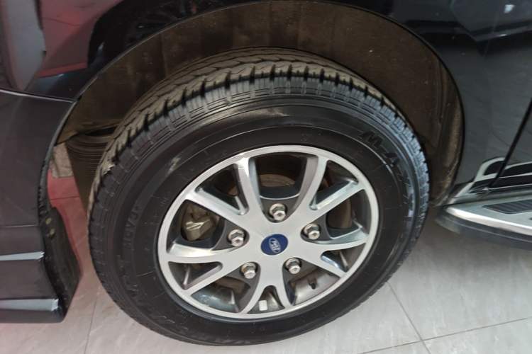 Used Juntian Black Warrior Youth 2025 2.0T Gasoline Top-of-the-Line Version Right Rear Wheel Hub