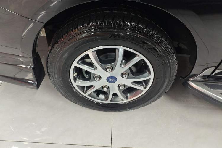 Used Juntian Black Warrior Youth 2025 2.0T Gasoline Top-of-the-Line Version Right Rear Wheel Hub