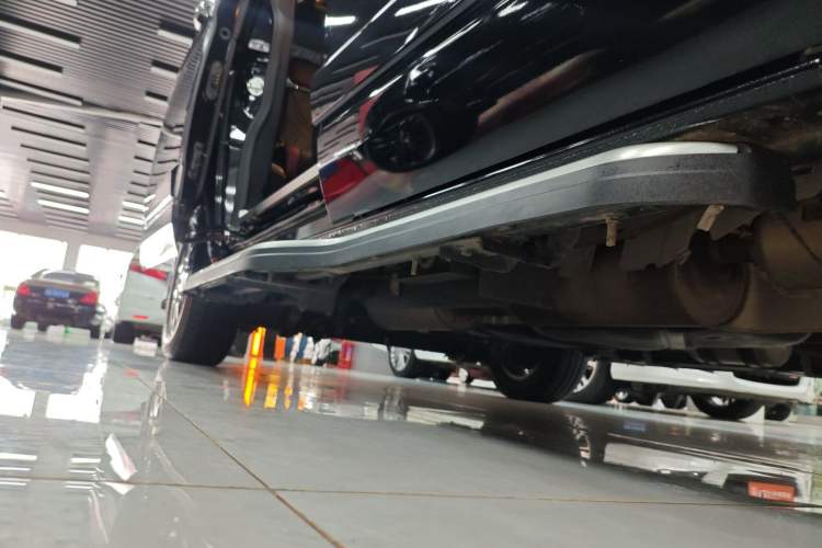Used Juntian Black Warrior Youth 2025 2.0T Gasoline Top-of-the-Line Version Right Side Sill