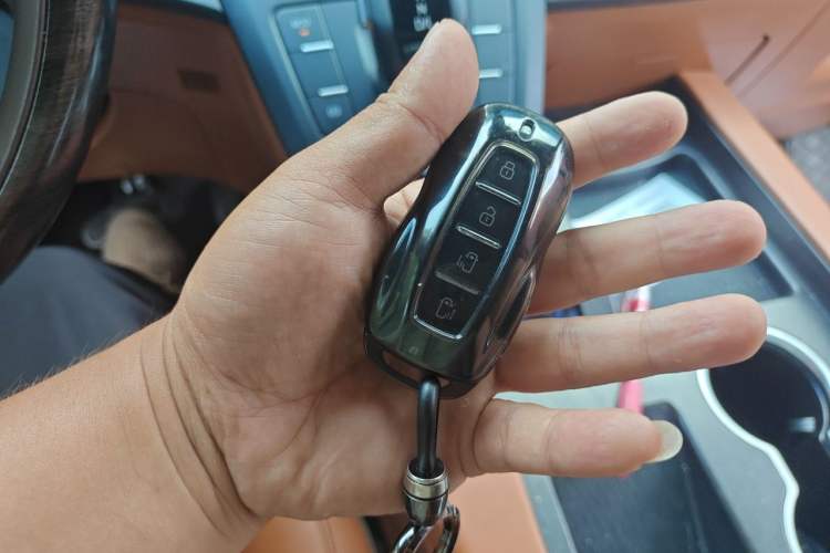 Used Juntian Black Warrior Youth 2025 2.0T Gasoline Top-of-the-Line Version Vehicle Key