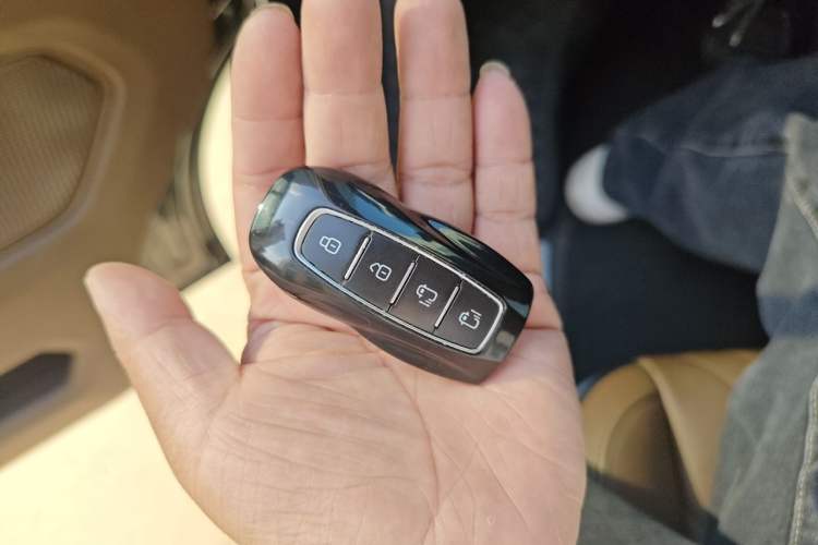 Used Juntian Black Warrior Youth 2025 2.0T Gasoline Top-of-the-Line Version Vehicle Key