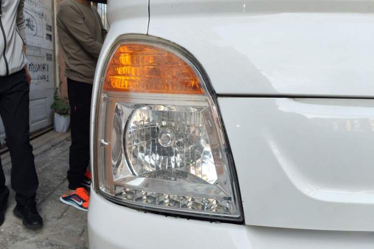Used Kama Ruihang  Right Front Headlight