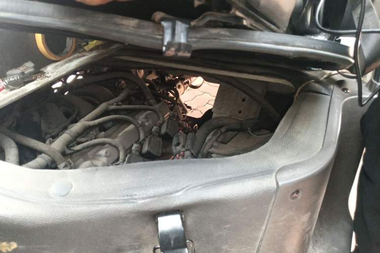 Used Kama Ruijie  Engine Bay Left