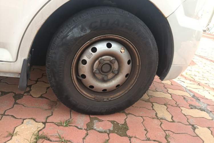 Used Kama Ruijie  Right Front Wheel Hub