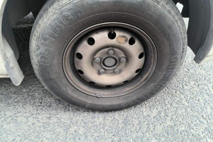 Used Kama Ruijie 2022 ES26 Comfort Edition Anchi Jiangxi Right Front Wheel Hub