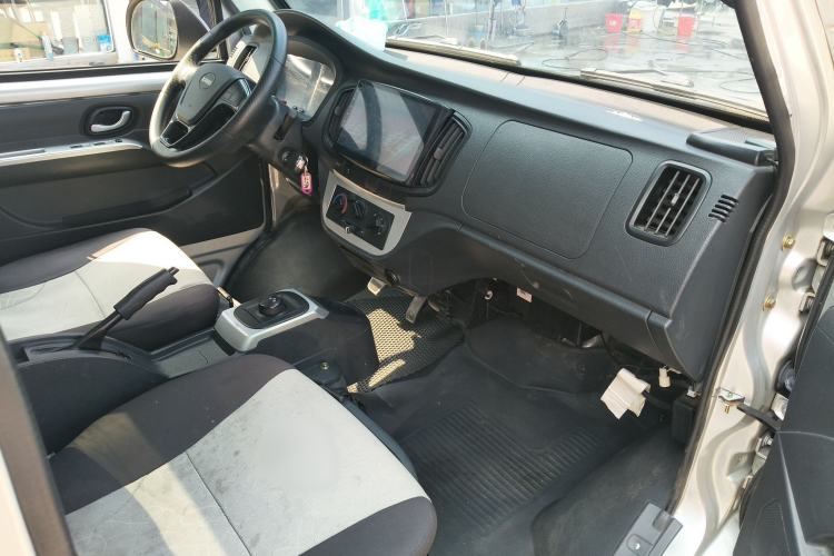 Used Kama Ruiteng 2023 Flatbed Truck Interior 1
