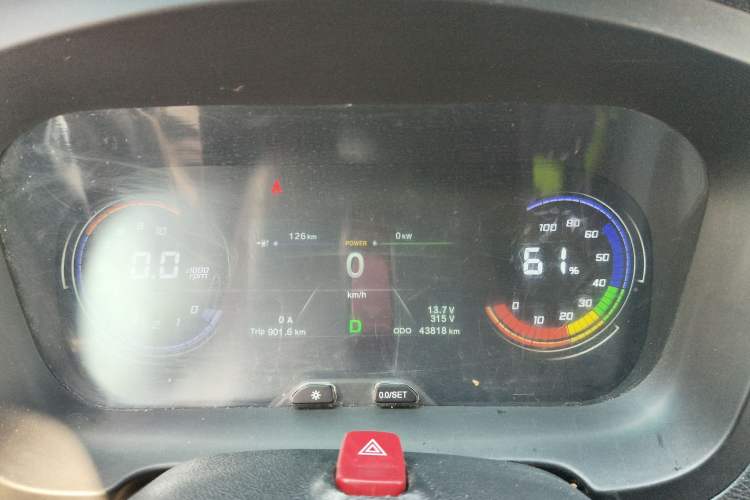 Used Kama Ruiteng 2023 Flatbed Truck Odometer Close Up