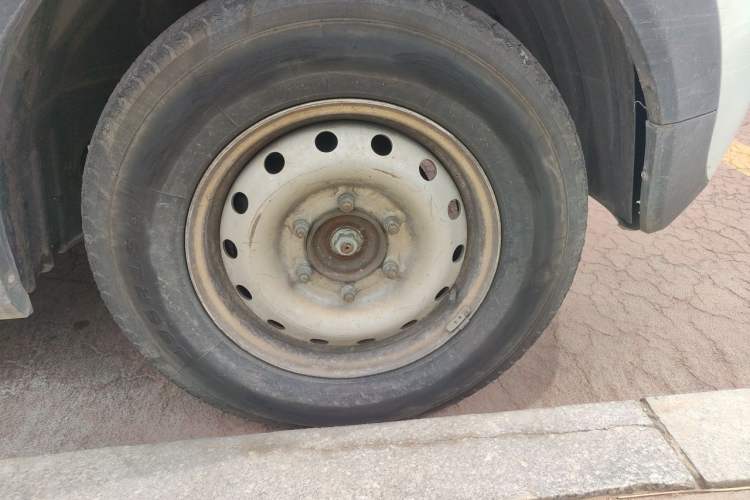 Used Karry Dolphin EV 2019 Smart Edition Right Front Wheel Hub