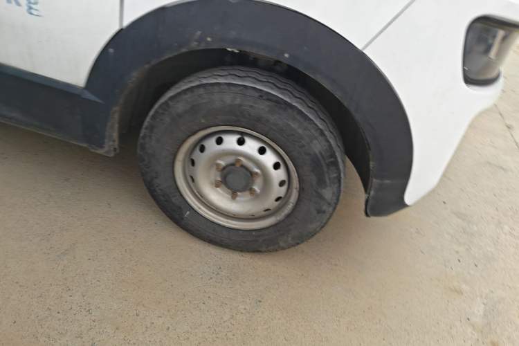 Used Karry Dolphin EV 2021 Base Model Smart Enjoyment Version Right Front Wheel Hub