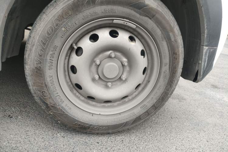 Used Karry Dolphin EV 2022 Smart Edition Right Front Wheel Hub