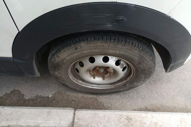 Used Karry Dolphin EV 2022 Smart Edition Right Front Wheel Hub