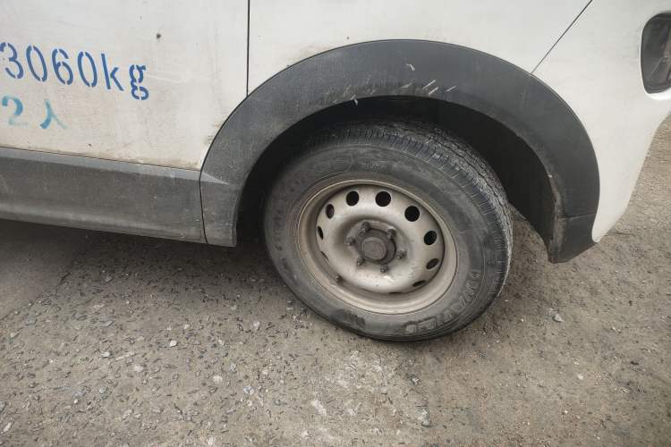 Used Karry Dolphin EV 2022 Smart Edition Right Front Wheel Hub