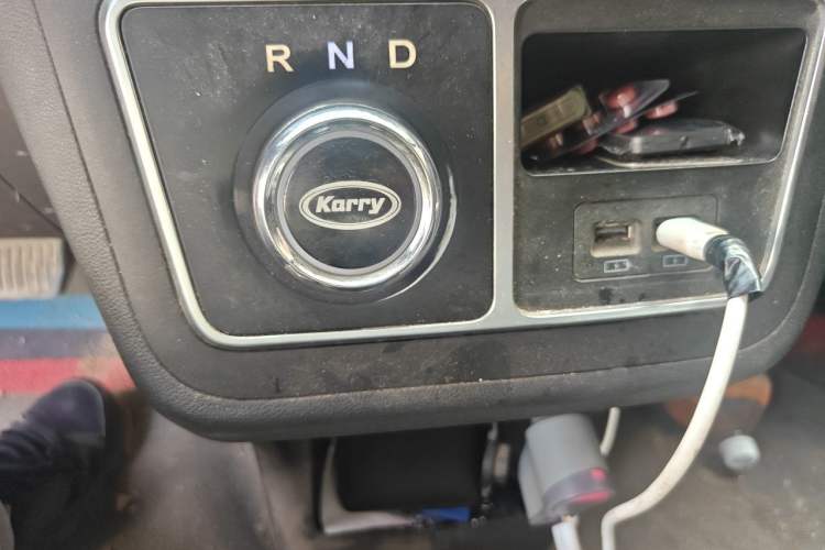 Used Karry Dolphin EV 2023 Wealth Edition Gear Lever