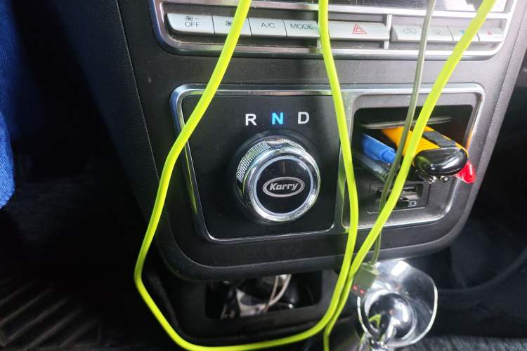 Used Karry Dolphin EV 2023 Wealth Edition Gear Lever