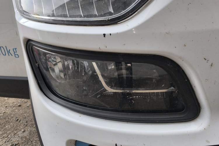 Used Karry Dolphin EV 2023 Wealth Edition Right Front Headlight