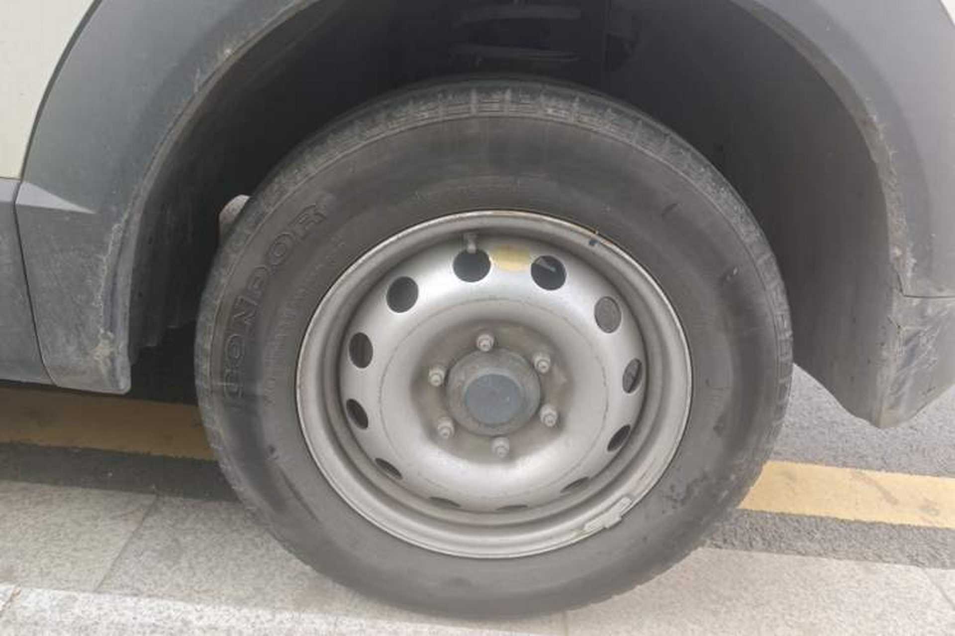 Used Karry Dolphin EV 2023 Wealth Edition Right Front Wheel Hub