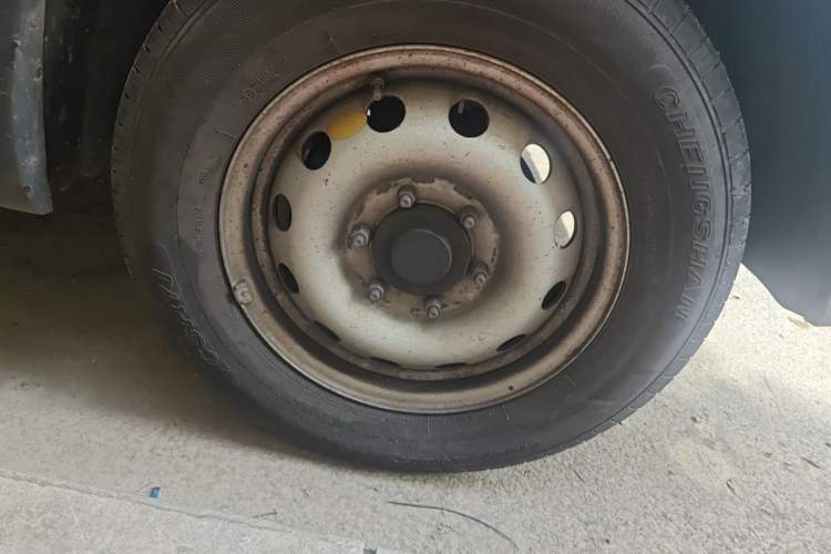 Used Karry Dolphin EV 2023 Wealth Edition Right Front Wheel Hub