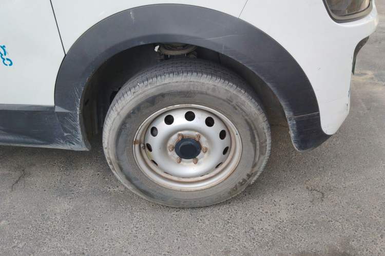 Used Karry Dolphin EV 2023 Wealth Edition Right Front Wheel Hub